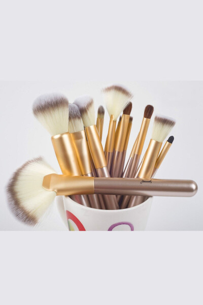 18 Piece Makeup Brush Set Cream - 9