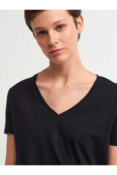 3470 V Neck Basic T-shirt - Black - 4