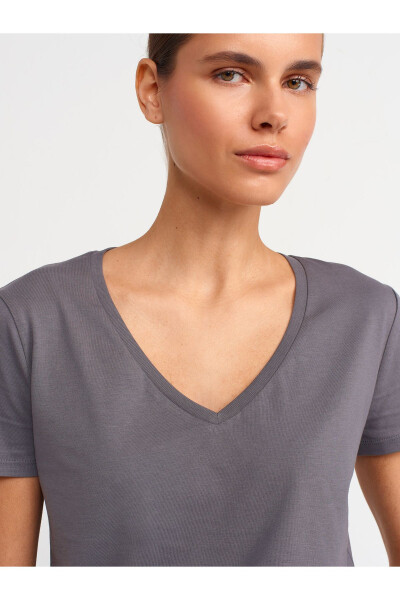 3470 V Neck Basic T-Shirt - Smoke - 16