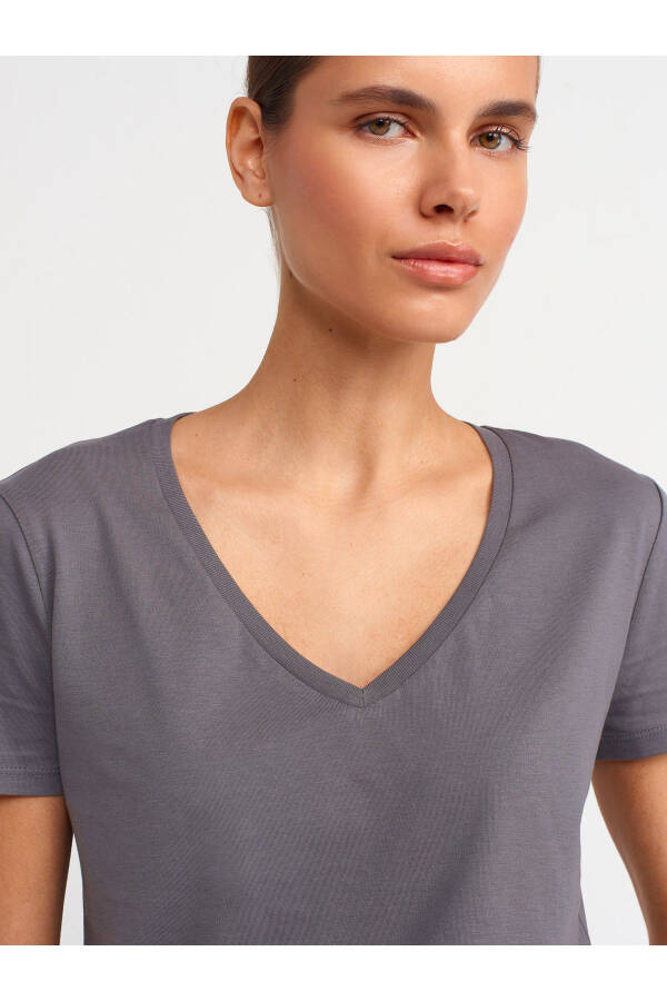 3470 V Neck Basic T-Shirt - Smoke - 16