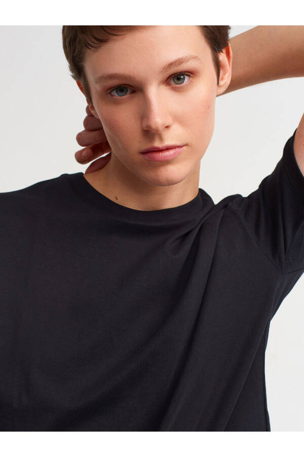 3683 Bicycle Neck Basic T-shirt - Black - 16