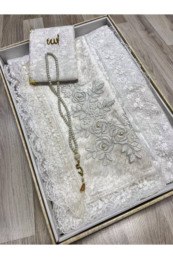 4-piece velvet lace bridal prayer rug set, in a dowry box. - 1