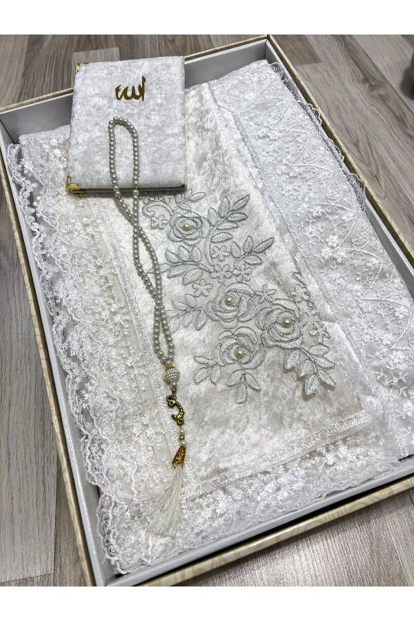 4-piece velvet lace bridal prayer rug set, in a dowry box. - 2