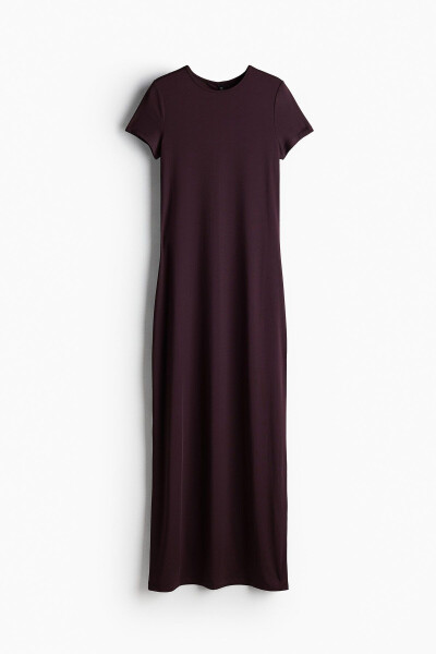 A body-hugging jersey dress for a comfortable and stylish look. - 3