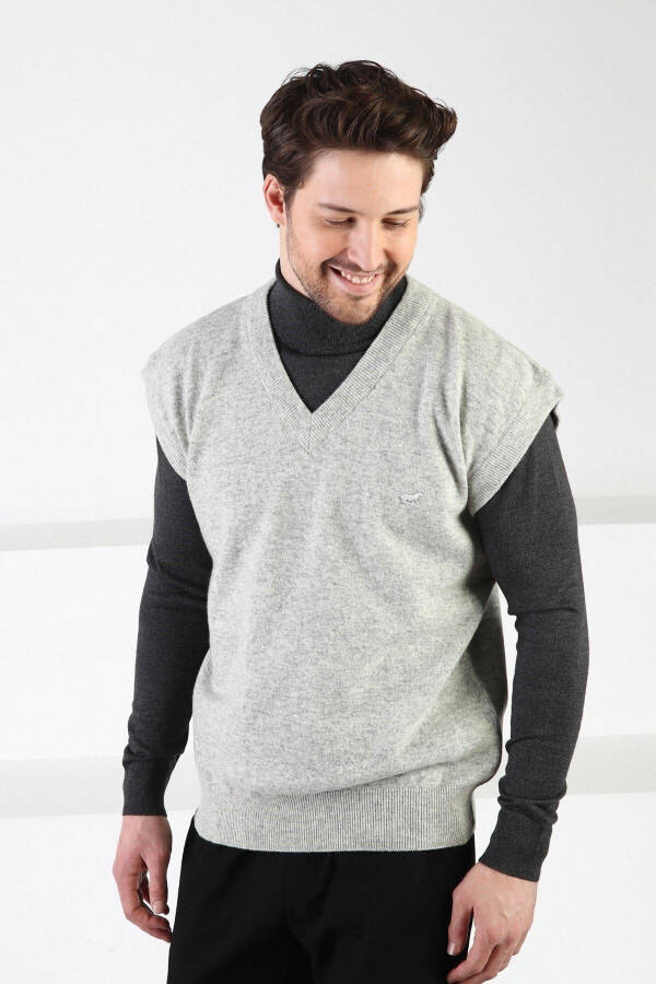 A.grey V-Neck 100% Lambswool Men's Sweater - 3