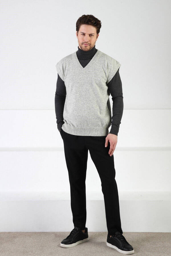 A.grey V-Neck 100% Lambswool Men's Sweater - 4