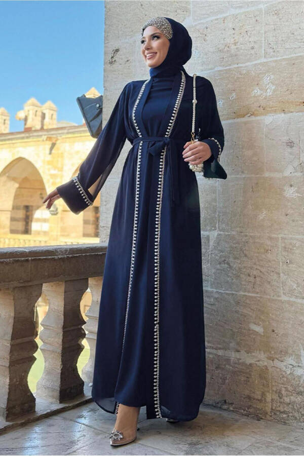 Ayollar uchun ko‘k kamarli abaya kiyim to‘plami T 3948 - 3