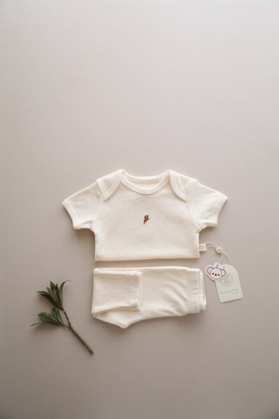 Baby Bodysuit with Beetroot Embroidery - Leggings Set - 3