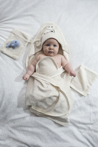 Bamboo Fish Embroidered Baby Towel Swaddle And Bag Set - 2