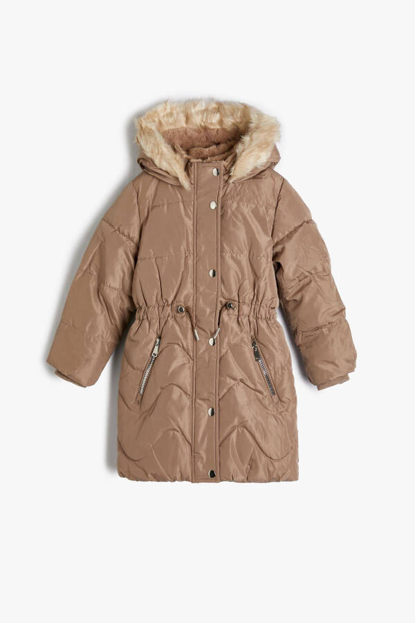 Beige coat for a girl. - 1