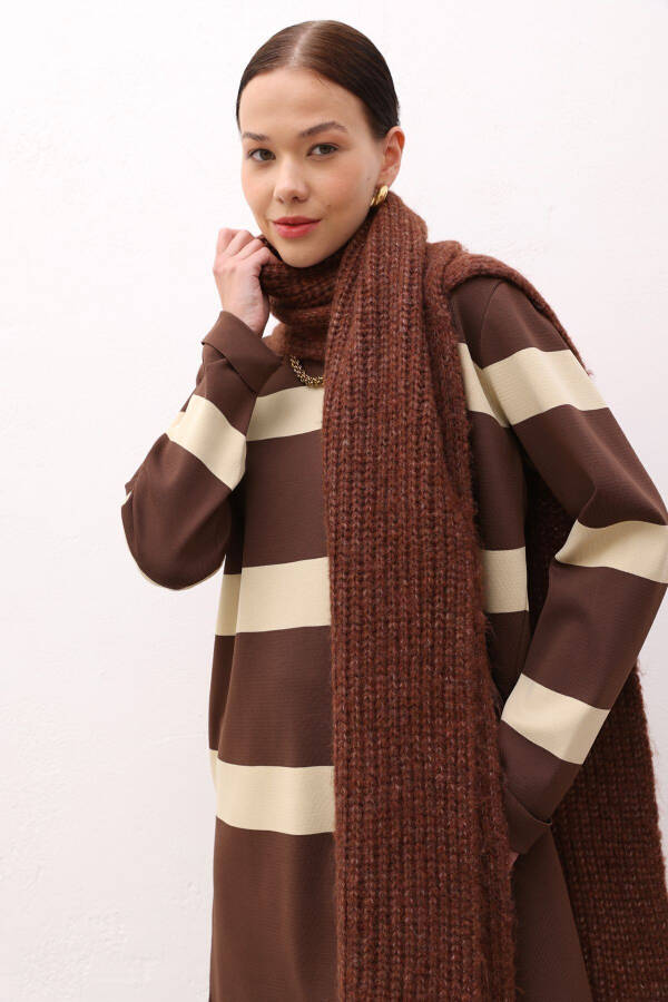 Beige Knit Scarf with Tassels - 9