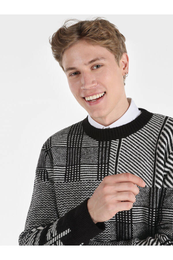 Black, checkered, crew neck sweater for men. - 4