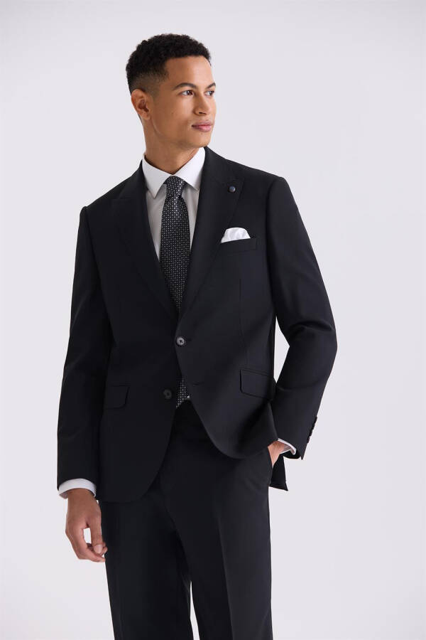 Black Classic Fit Peak Lapel Wool Suit - 6