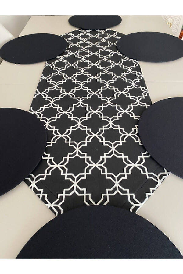 Black Classic Patterned Runner and 6-Piece Placemat Set Design Team American&service - 8