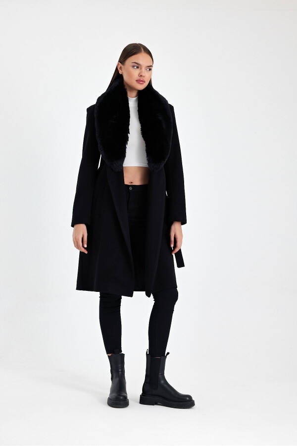 Black collar, fur-trimmed cashmere coat. - 3