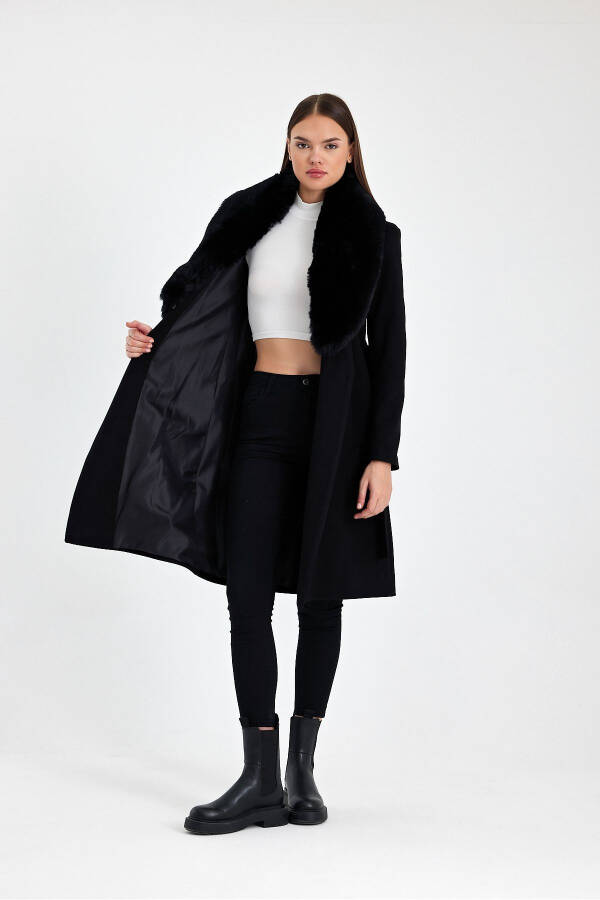 Black collar, fur-trimmed cashmere coat. - 4