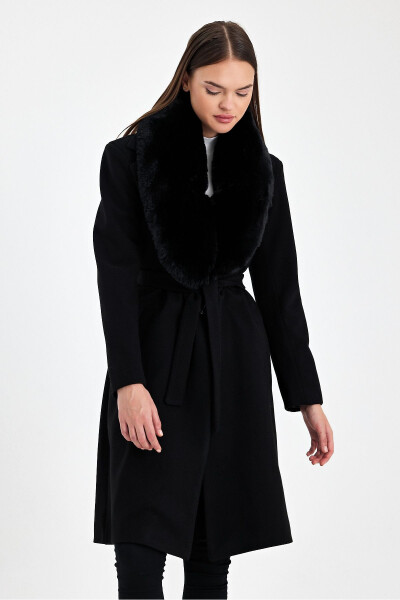 Black collar, fur-trimmed cashmere coat. - 6