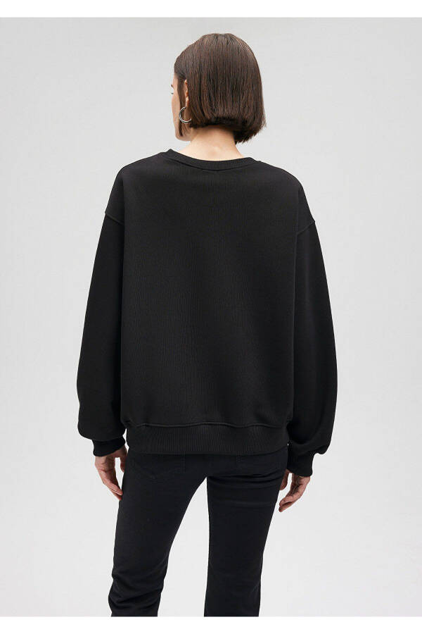 Black Crew Neck Basic Sweatshirt 1610198-900 - 18