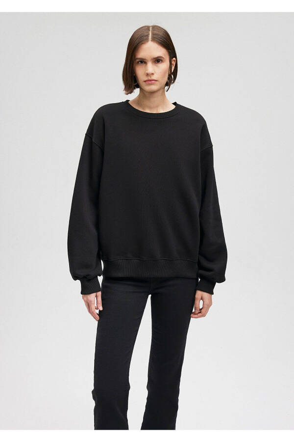 Black Crew Neck Basic Sweatshirt 1610198-900 - 10