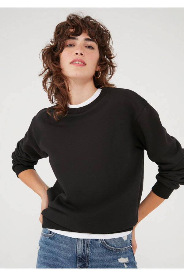 Black Crewneck Sweatshirt 8816126-900 - 2