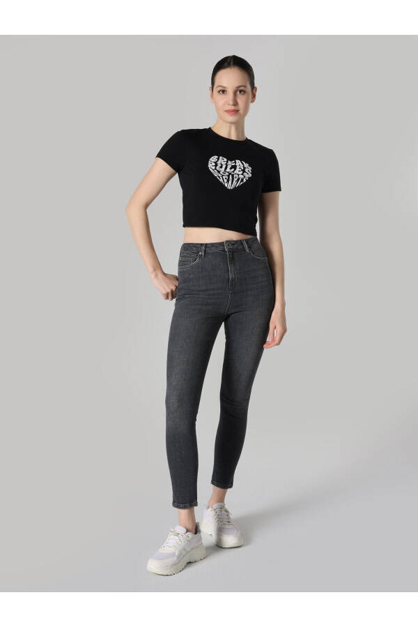 Black crop top, short sleeves, crew neck with neck print. - 3