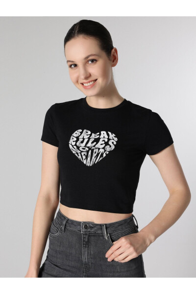 Black crop top, short sleeves, crew neck with neck print. - 4