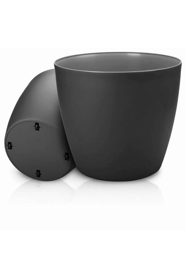 Black Planter with Wheels 48 Liters - 1