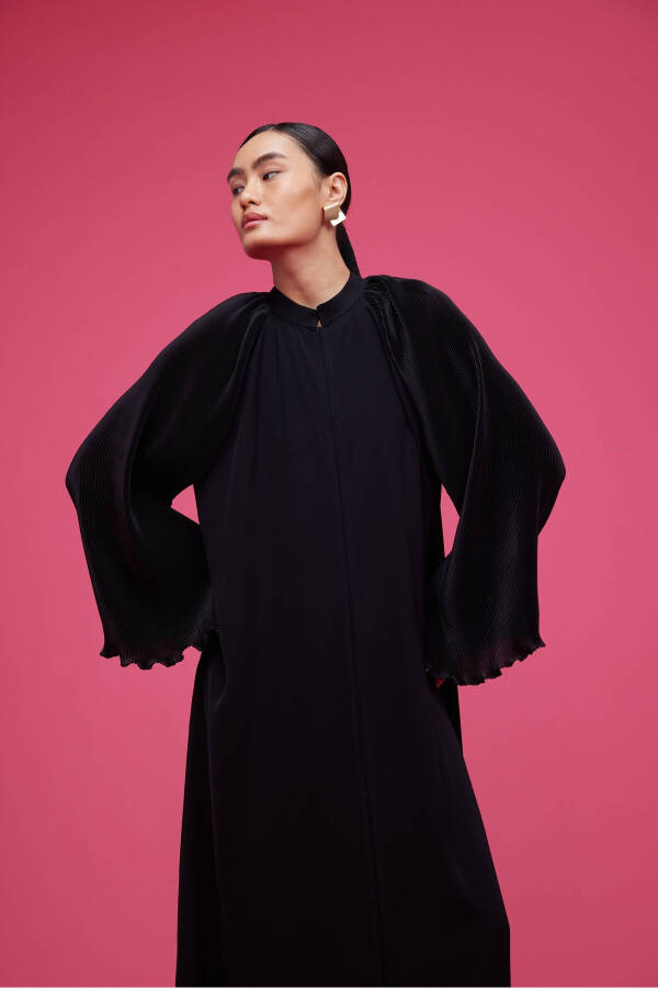 Black Pleated Sleeve Abaya - 3