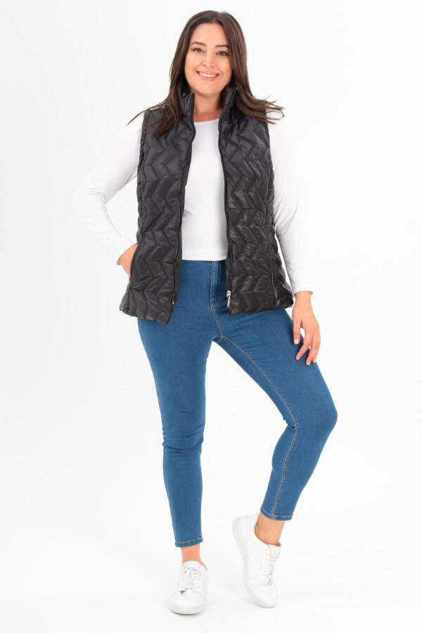 Black quilted vest with a zigzag pattern in plus size - 2