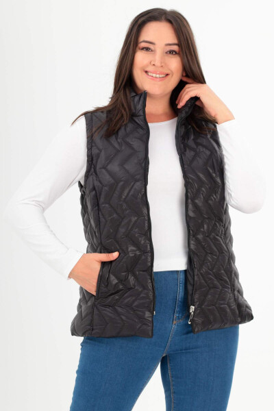 Black quilted vest with a zigzag pattern in plus size - 4