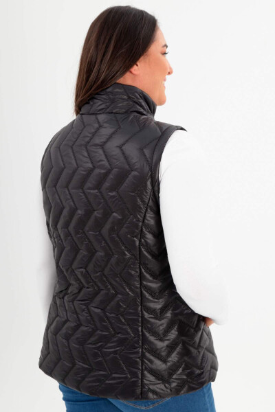 Black quilted vest with a zigzag pattern in plus size - 7