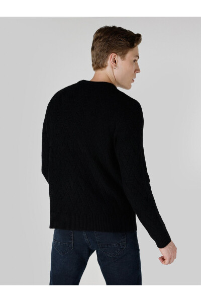 Black, regular fit knitted sweater for men. - 2