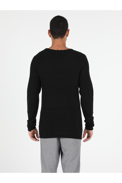 Black slim fit crew neck men's sweater - 2