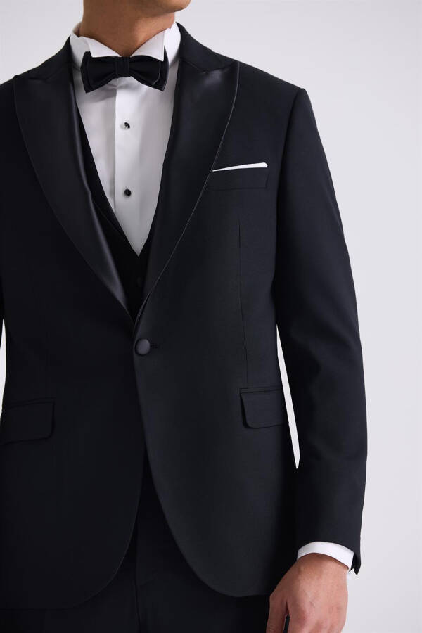 Black Slim Fit Peak Lapel Tuxedo Suit - 3