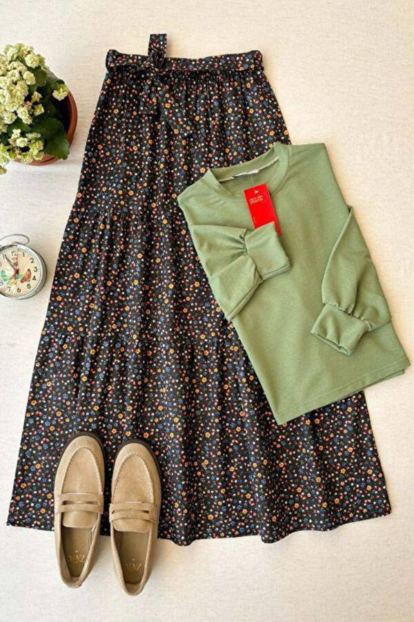 Black Small Floral Layered Skirt & Mint Green 2-Thread Crop Set - 1