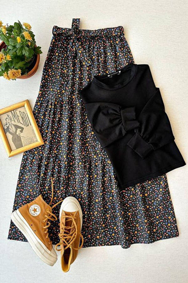 Black Small Floral Tiered Skirt & 2-Thread Crop Set - 1