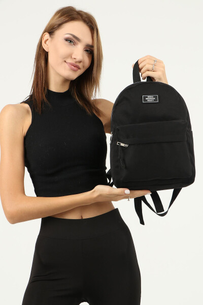 Black unisex backpack with 2 front pockets and zipper, made of canvas fabric. U: 32 cm W: 24 cm D: 11 cm - 1