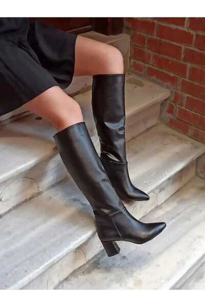 Black zipper knee-high heeled boots. - 1