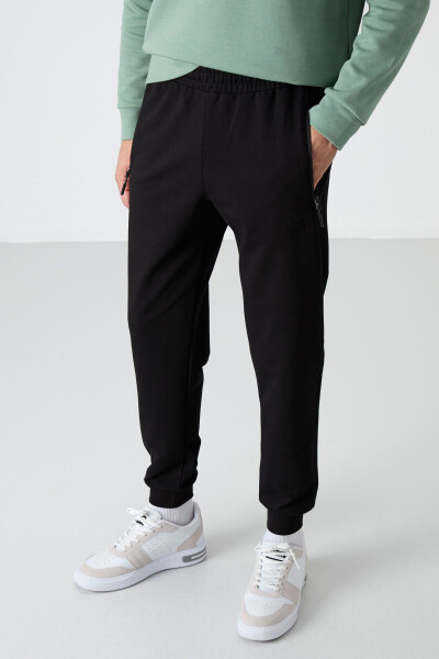 Black Zipper Pocket Standard Fit Jogger Men's Sweatpants - 1