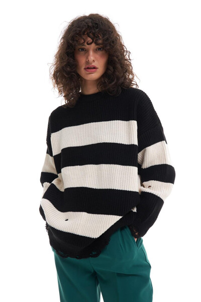 Block Color Ripped Oversize Sweater Black - 2