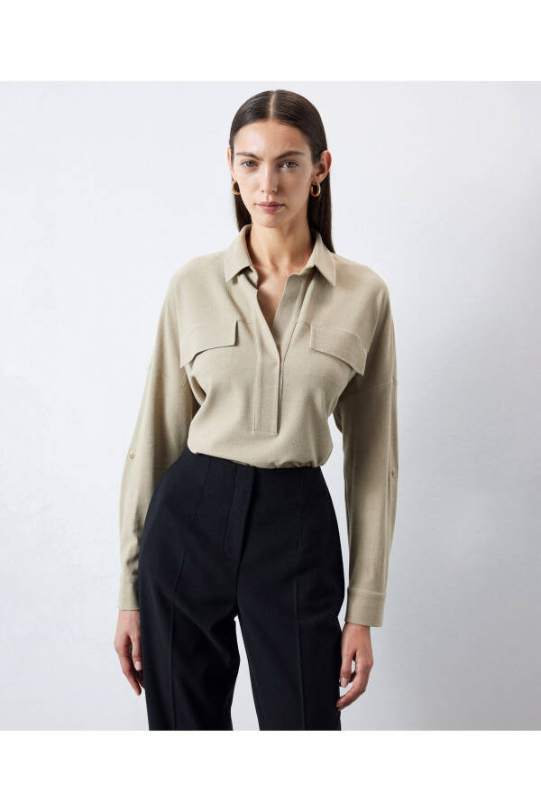 Blouse with a collar - 4