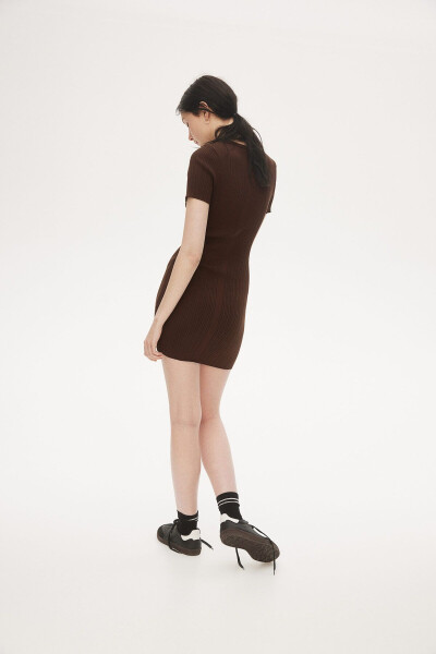 Bodycon dress with elastic knit. - 4