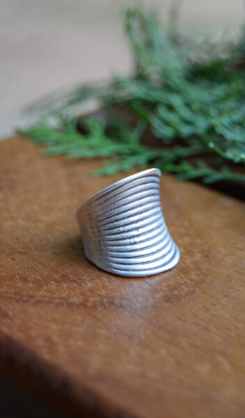 Bohemian style, adjustable silver ring. - 1