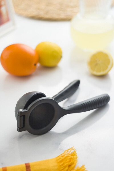 Cast Iron Lemon and Citrus Squeezer Large Size 23 Cm - 1