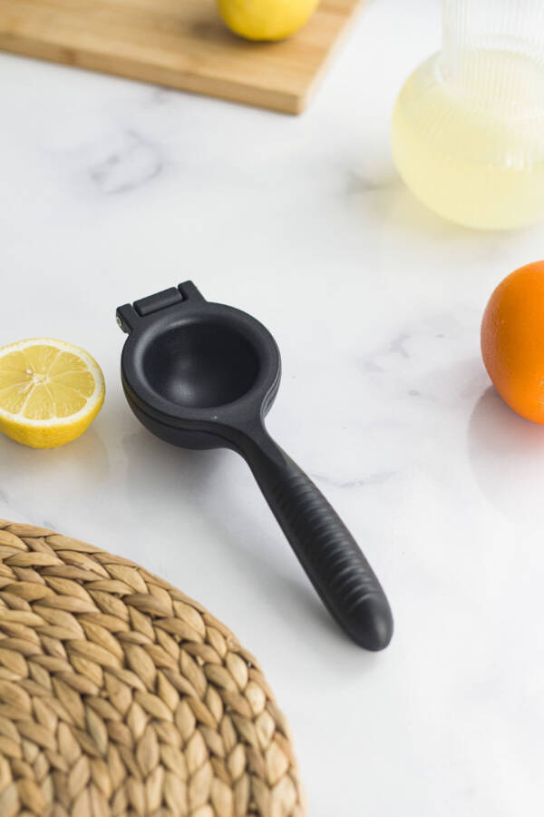 Cast Iron Lemon and Citrus Squeezer Large Size 23 Cm - 3