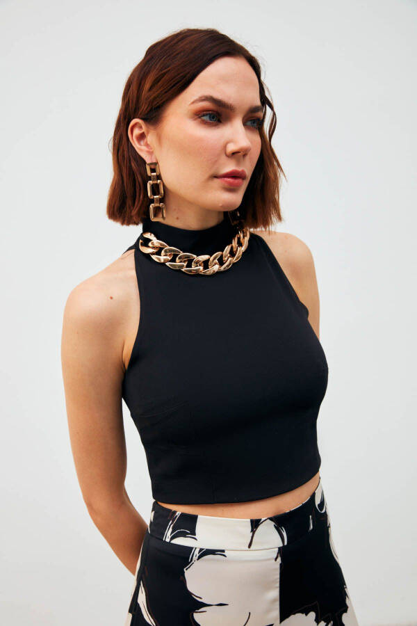 Chain-Detailed Crop Blouse - Black - 3