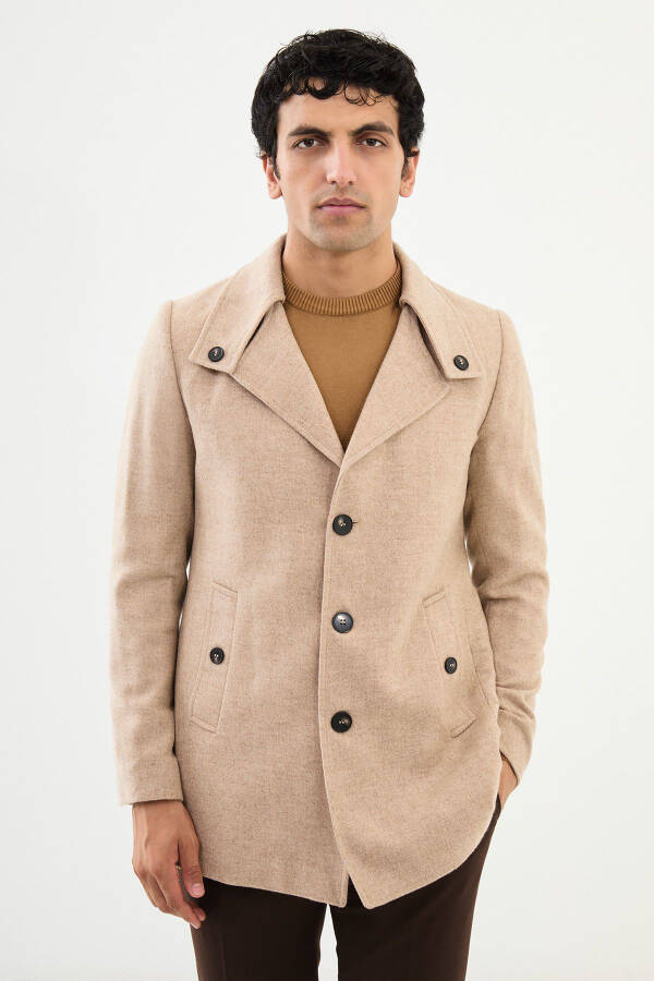 Coat with buttoned collar - 8