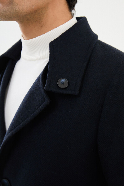 Coat with buttoned collar - 7