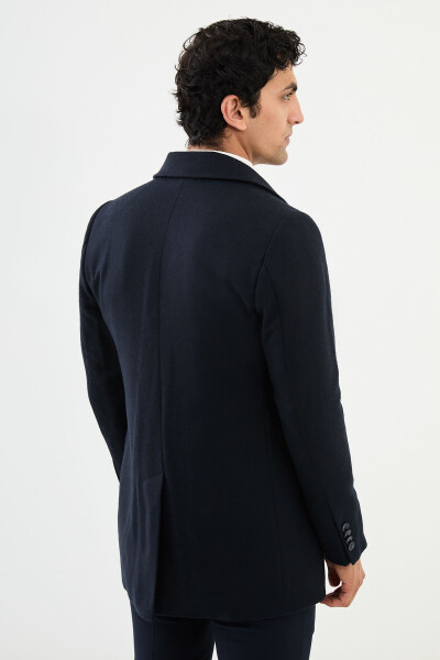 Coat with buttoned collar - 4