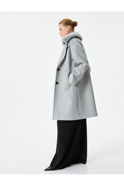 Coat with detachable faux fur pockets. - 1